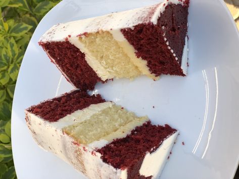 Vanilla And Red Velvet Layer Cake, Bday Brunch, Red Velvet Wedding Cake, Double Layer Cake, Cake Slices, 15 Birthday, Crunch Cake, Vanilla Cake Mixes, Red Cake