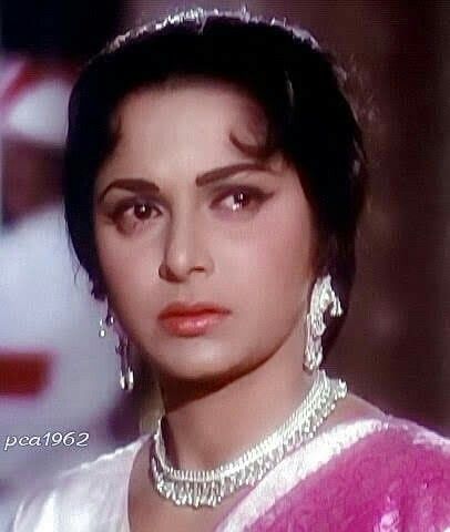 Vahida Rehman, Waheeda Rahman, Waheeda Rehman, Old Bollywood Songs, Bollywood Pictures, Indian Actors, Bollywood Cinema, Latest Funny Videos, Desi Style