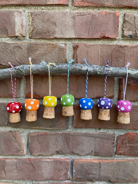 What Can You Do With Wine Corks, Prosecco Cork Crafts, What To Make With Corks, Cork Projects Ideas, Cork Craft Ideas, Easy Cork Crafts, Things To Make With Corks, Dollar Tree Mushroom Crafts, Adult Summer Crafts