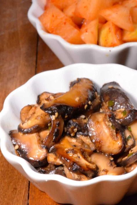 South Korean Banchan (Side Dishes) Mushroom Side Dish Recipes, Korean Vegetarian Recipes, Banchan Recipe, Korean Banchan, Korean Ribs, Mushroom Side Dishes, Asian Bbq, South Korean Food, Korea Food