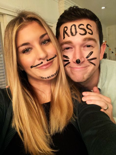 #rossandrachel #halloweencostumes #friends #bestoriginalhalloweencostume Ross and Rachel costume Rachel Halloween Costume, Ross And Rachel Costume, Adult Halloween Costume Ideas, Original Halloween Costumes, Best Diy Halloween Costumes, Costumes Scary, Couples Costumes Creative, Funny Couple Costumes, Cute Couples Costumes