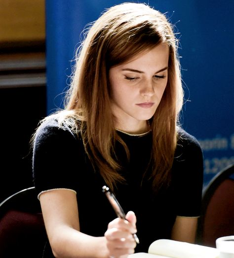 Emma Watson, UN Women Goodwill Ambassador, takes notes during an event at Parliament in Montevideo, Uruguay, Wednesday, Sept. 17 - 2014 Alex Watson, Lucy Watson, Emma Watson Style, The Beauty And The Beast, Emma Thompson, Harry Potter Film, Jessica Chastain, Terminator, Hermione Granger