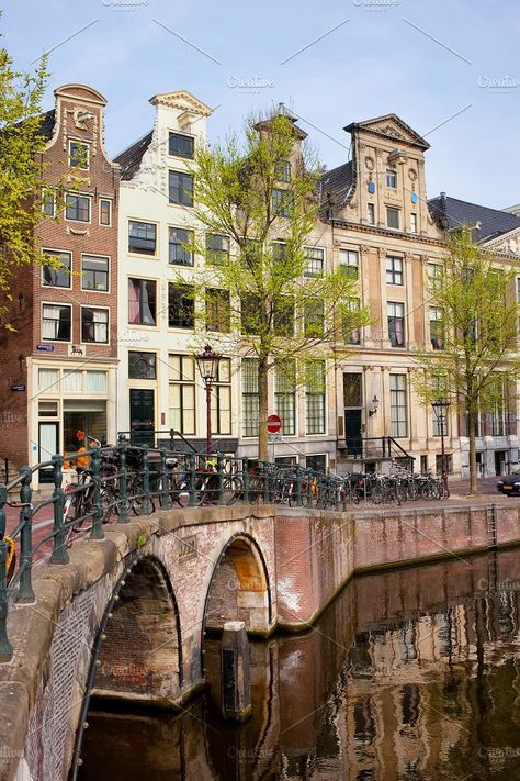 Amsterdam Bridge, Houses In Amsterdam, Norman Architecture, Amsterdam Architecture, Amsterdam Photography, Holland House, Amsterdam Photos, Amsterdam Houses, Building Aesthetic