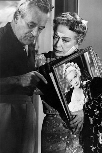 Miriam Hopkins and director William Wyler on the set of THE CHILDREN'S HOUR (1961). Miss Hopkins is holding a photo of herself in the 1935 film BECKY SHARP Becky Sharp, Miriam Hopkins, William Wyler, Shirley Maclaine, Old Hollywood Movies, Silver Screen, California Usa, Classic Hollywood, Golden Age