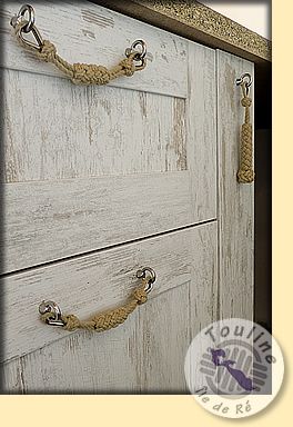 Déco Marine - TOULINE ÎLE de RÉ - Nœuds Marins & Déco Marine Drawer Pulls Diy, Deco Marine, Rope Projects, Diy Furniture Renovation, Furniture Rehab, Rope Crafts, Furniture Renovation, Furniture Handles, Flipping Furniture