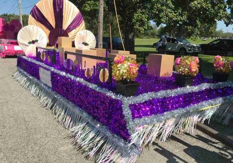 Parade Float Theme, Parade Float Ideas, Parade Float Decorations, Parade Float Supplies, Christmas Parade Floats, Homecoming Spirit, Floating Decorations, Fancy Braids, Homecoming Parade