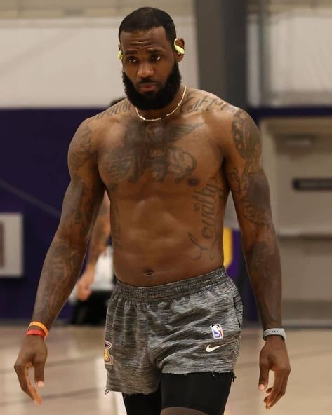 Lebron James Body, Lebron James Workout, Lebron James Tattoos, Athlete Physique, Chest Tattoos For Men, Lebron James Jr, King Lebron James, King Lebron, Dream Physique