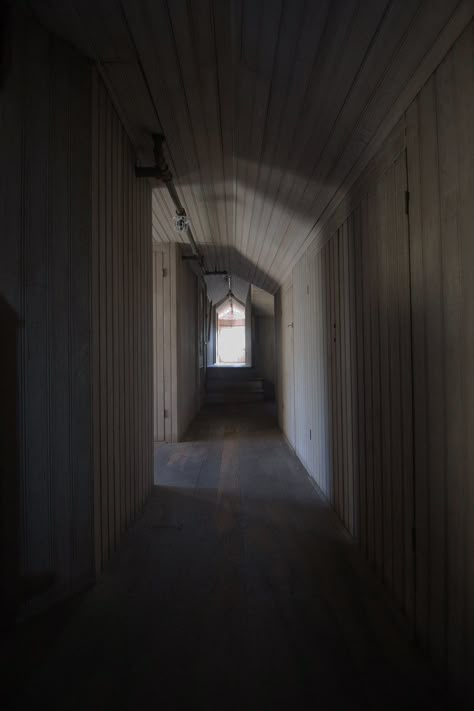 Creepy Room, Sarah Winchester, Mystery Aesthetic, Winchester House, Winchester Mystery House, House Of Leaves, Mystery House, Scary Houses, Old House Interior