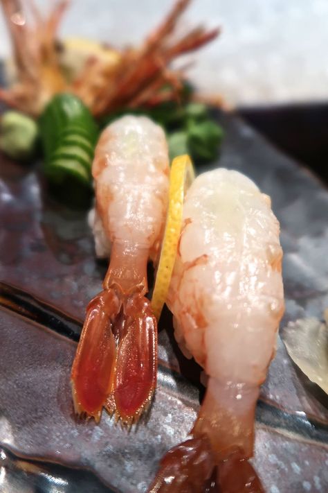 "Botan-ebi" (prawn) features a really wonderful, delectable texture and incredibly sweet flavor. Ikura Sushi, Seafood Ramen, Shrimp And Vegetables, Nigiri Sushi, Salmon Sushi, Sushi Chef, Egg Custard, Japanese Sushi, Grilled Asparagus