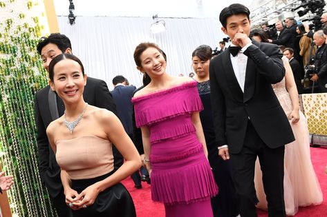 Cho Yeo-jeong, Park So-dam, and Choi Woo-shik at the 2020 Oscars Cho Woo Shik, Oscar 2020, Choi Woo Shik, Woo Shik, Lee Sun Kyun, Park So Dam, Robin Roberts, Geena Davis, Regina King