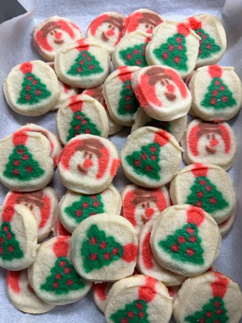 pillsbury winter christmas tree snowman season sugar cookies aesthetic Sugar Cookies Aesthetic, Pillsbury Christmas Cookies, Pillsbury Sugar Cookies, Christmas Party Snacks, Cookies Aesthetic, Christmas Cookies Packaging, Winter Christmas Tree, Christmas Tree Snowman, Christmas Dreaming