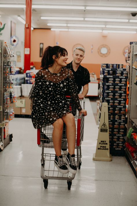 Couples Grocery store Photoshoot Grocery Store Wedding Photos, Grocery Store Photoshoot Couple, Couples Mall Photoshoot, Supermarket Prewedding, Grocery Store Couples Photoshoot, Grocery Store Photoshoot Friends, Grocery Store Engagement Photos, Grocery Store Photoshoot, Couple Style