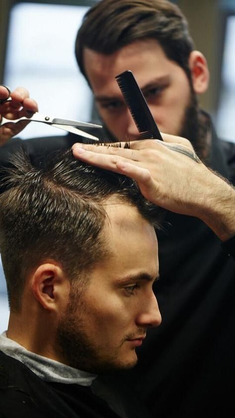 Barber Uniform, Haircuts Thick Hair, Mens Haircuts Thick Hair, Hair Salon Pictures, Barber Man, Barber Logo, Straight Razor Shaving, Salon Pictures, Gents Hair Style