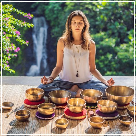 The sound of Tibetan singing bowls and the gong harmonizes and allows deep relaxation of both sides of the brain. It stimulates stress relief on all levels and the elimination of toxins from the body. 🕉️ Tibetan singing bowls are one of the strongest musical instruments for healing with sound therapy and vibrations. 🕉️ They are called singing bowls because their exotic sound continues to float for a long time after we have played on them. Ayurvedic Therapy, Morning Music, Buddhist Meditation, Yoga Positions, Yoga Therapy, Types Of Yoga, India Tour, Yoga Everyday, Singing Bowls