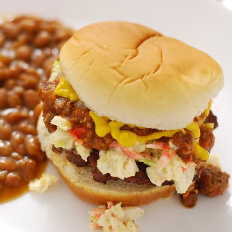 Nibble Me This: Carolina Burger Bbq Grilling Recipes, Egg Bbq, Green Egg Bbq, Kamado Grills, Burger Dogs, Creamy Coleslaw, Burger Sliders, Diner Recipes, Tacos And Burritos