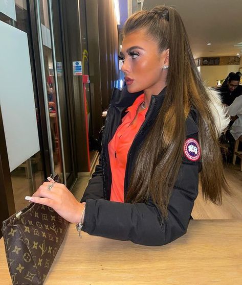 ♡𝒦𝒶𝒸𝒾𝑒 𝑀𝒶𝓇𝒾𝑒 𝒯𝒶𝓇𝒶 𝒞𝒶𝒸𝒽𝒾𝒶 on Instagram: "I ain’t no painter but you got the picture" British Girl Outfits, Chav Makeup Look, Essex Girl, Essex Girls, Chav Outfits, British Girl, Trendy Fits, Prom Pictures, Flawless Makeup