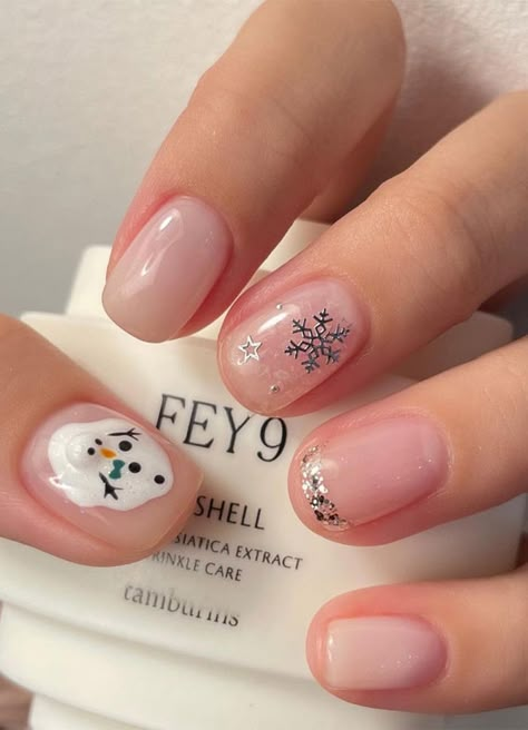 27 Charming Winter Nail Designs : Melted Snowman + Snowflake Natural Nails Simple Nail Art Christmas, Christmas Minimal Nails, Nail Korean Style Christmas, Christmas Natural Nails, Christmas Nails Korean, Christmas Nails Minimalist, Nail Art Christmas Designs, Nails Winter Simple, Korean Christmas Nails