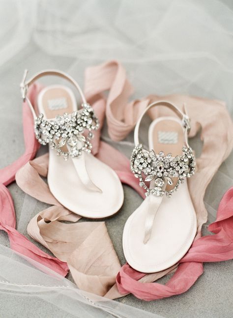 Gorgeous jeweled flats: http://www.stylemepretty.com/2016/07/18/an-italian-wedding-thats-not-afraid-of-color/ | Photography: Sophie Epton Photography - http://www.sophieepton.com/ Bride Sandals, Summer Wedding Shoes, Sandal Tali, Wedding Shoes Sandals, Jeweled Flats, Stile Boho Chic, Beach Wedding Shoes, Wedding Shoes Comfortable, Bridal Flats