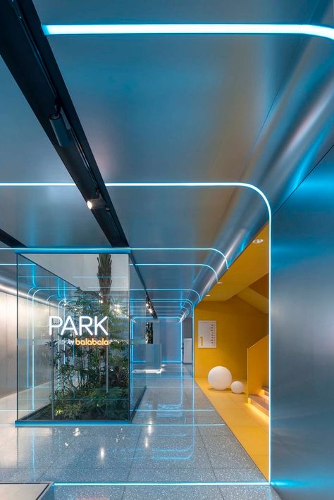 Gallery of PARK Store by Balabala / DUTS design - 15 Futuristic Office, Futuristic Interior Design, Tech Office, Minimalist Home Office, Futuristic Interior, Minimalist Office, Exhibition Booth Design, Glass Walls, Exhibition Booth