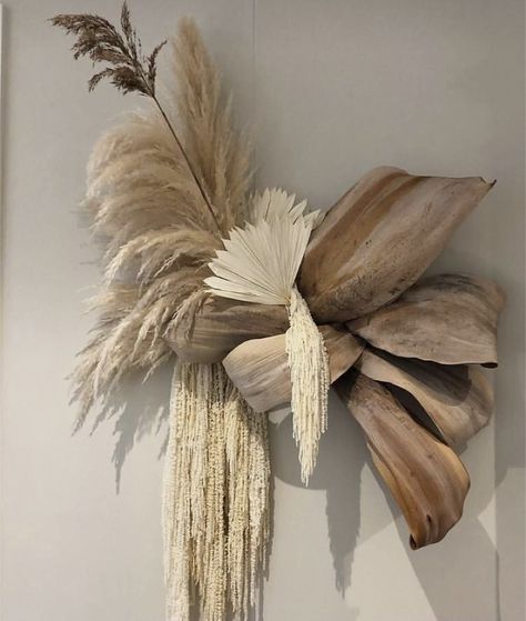 Dried Flower Wall Installation, For Whom The Bell Tolls, Arreglos Ikebana, Dried Floral Wreaths, Plant Installation, Eco Decor, Floral Installations, Flower Installation, Floral Arrangements Diy