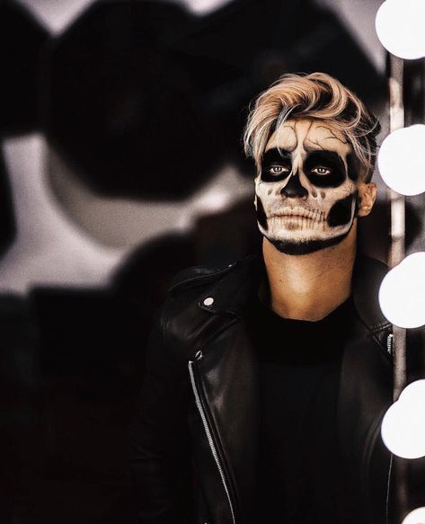 Hallowen Schminke, Guys Halloween Makeup, Makijaż Sugar Skull, Mens Halloween Makeup, Gay Halloween Costumes, Skull Face Paint, Dead Makeup, Creepy Halloween Makeup, Skeleton Makeup