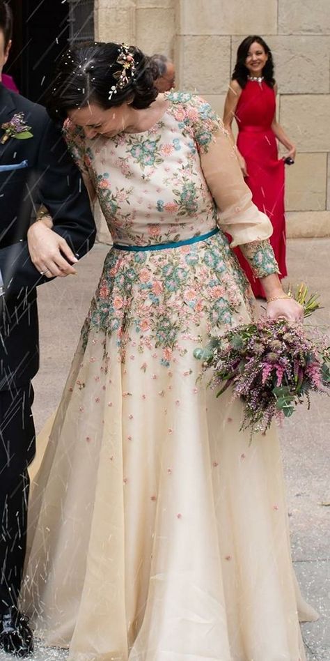 Flower Pattern Wedding Dress, White Floral Embroidered Wedding Dress, Wedding Dress With Blue Flowers, Floral Wedding Dress With Sleeves, Embroidered Outfits, Floral Embroidered Wedding Dress, Plaas Troue, Floral Print Wedding Dress, Floral Wedding Dresses