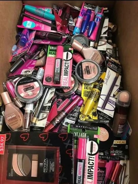 Discontinued Makeup Products, Discontinued Makeup, Makeup Collection Goals, Wholesale Makeup, Makeup Pallets, Cool Makeup Looks, Makeup Bundles, Bath And Body Care, Girly Accessories