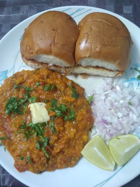 Pav Bhaji Snap, Pav Baji, Foods Aesthetics, Ramzan Food, Pao Bhaji, Delicious Food Image, Afternoon Lunch, Bangalore City, Homemade Food Gifts