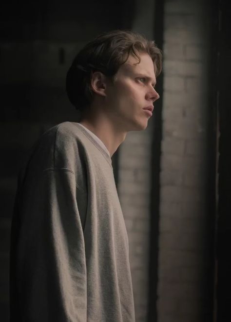 Bill Skarsgard in Castle Rock on HULU. Bill Skarsgard Hemlock Grove, Bill Skarsgard Pennywise, Skarsgard Family, Bill Istvan Günther Skarsgård, Kids Castle, Hemlock Grove, Billy Boy, Under Your Spell, Bill Skarsgard