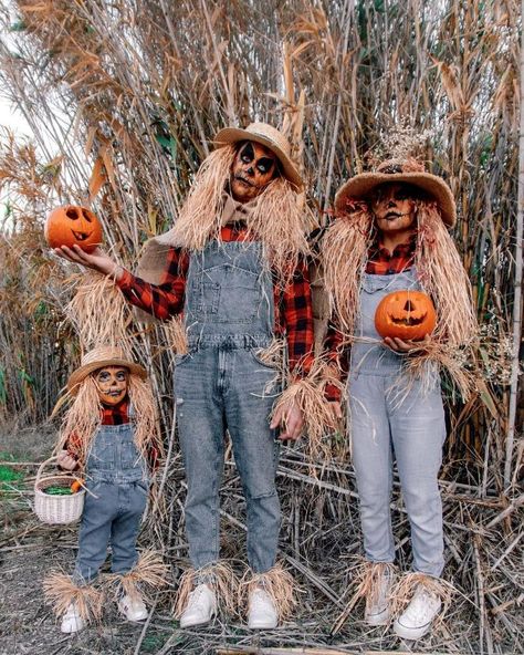 Pumpkin And Scarecrow Costume, Scare Crow Couples Costume, Dead Farmer Costume, Couples Scarecrow Halloween Costumes, Mom Scarecrow Costume, Family Scarecrow Costumes, Creative Scarecrow Ideas, Male Scarecrow Costume, Adult Scarecrow Costume Diy