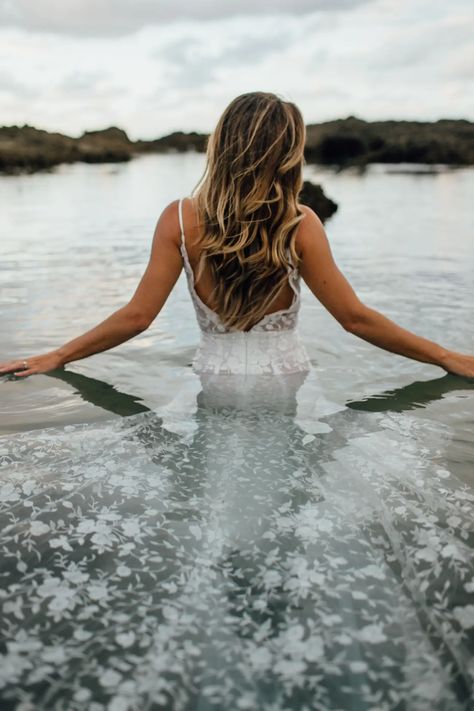 A couple took photos in the ocean wearing full wedding attire - Insider Photos In The Ocean, Water Wedding Photos, Underwater Wedding, Wedding Dress Photoshoot, Lake Photoshoot, Ocean Wedding, Boho Beach Wedding, Water Wedding, Wedding Picture Poses