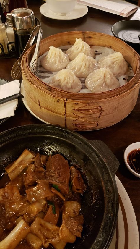 Chinese Hot Pot Aesthetic, Soup Dumplings Aesthetic, Cozy Soup Aesthetic, Eating Together Aesthetic, Rice Aesthetics, Asian Food Aethstetic, Chinese Food Aethstetic, Hot Pot Aesthetic, Dumplings Aesthetic