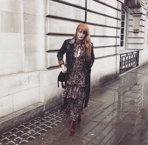 Florence Summer, Florence Welch Style, Dark Romanticism, Boho Street Style, Florence Welch, Pentatonix, Whimsical Fashion, Autumn Style, Feminine Design