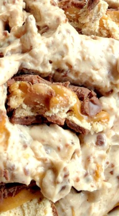 Snickers Dip Snickers Dip Recipe, Snicker Dip Recipe, Snickerdoodle Fruit Dip, Salted Caramel Cheesecake Dip, Salted Caramel Pecan Cheesecake Dip, Snickers Dip, Cream Cheese Recipes Dip, Fruit Dips Recipes, Snickers Bar