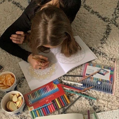 Melinda Sordino, Shy Girls, Foto Ideas Instagram, On The Floor, Study Motivation, The Floor, Girly Things, Dream Life, Mood Boards