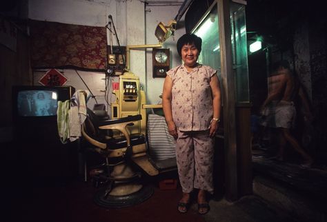 One woman, Wong Cheung Mi, worked as a dentist. Kowloon Walled City, The Babadook, City Block, Walled City, Professional Photographer, City Photo, Hong Kong, Cool Photos, New York City