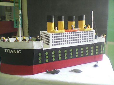 Titanic made out of boxes Titanic Valentines Boxes, Titanic Room, Titanic Cake, Titanic Boat, Dolphin Craft, Boat Props, Valentine Boxes For School, Presentation Ideas For School, Recycled Toys