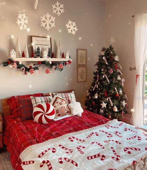 Christmas Room Inspiration, Holiday Bedroom Decor, Holiday Room Decor, Cute Christmas Ideas, Holiday Bedroom, Christmas Decorations Apartment, Christmas Dreaming, Holiday Room, Christmas Apartment