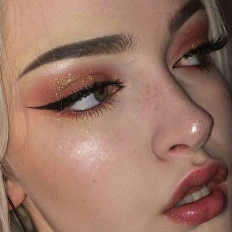 Green Eyes Subliminal, Virgo Rising, Glitter Makeup, Gorgeous Makeup, Artistry Makeup, Aesthetic Makeup, Makeup Inspo, Green Eyes, Nostril Hoop Ring