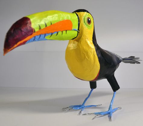 Paper Mache Birds, Paper Mache Projects, Making Paper Mache, Paper Mache Dolls, Paper Mache Animals, Paper Mache Clay, Rainforest Animals, Paper Mache Sculpture, Paper Mache Art