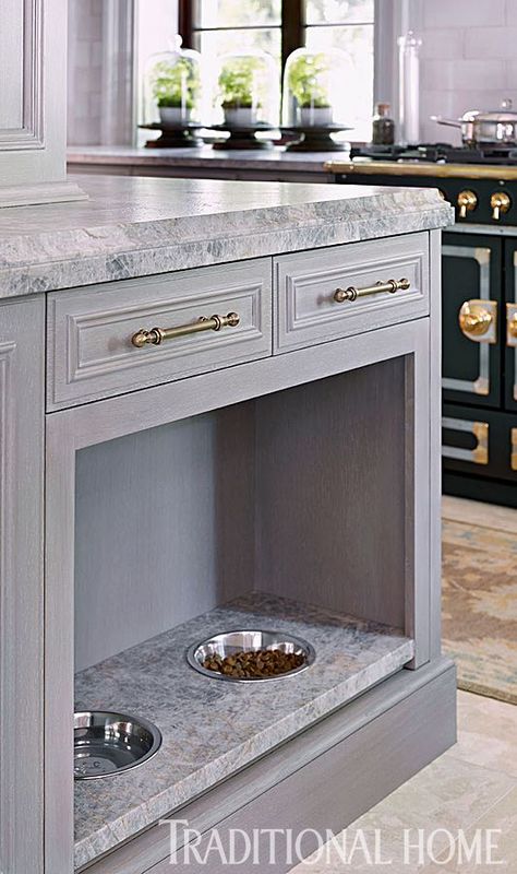 built-in-pet-food-bowls Veranda Design, Dog Feeding Station, Greige Design, Pet Spaces, Dog Rooms, Inspire Me Home Decor, Kitchen Decorating, Dog Bowl, Counter Tops