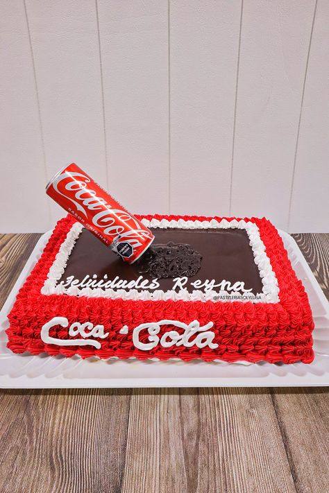 Pastel forrado en chantilly rojo, decorado en temática de Cocacola. Coca Cola, Coco, Pastel