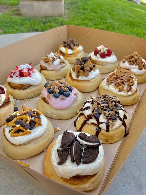 Try The Cinnaholic Cinnamon Rolls In Tennessee Cinnaholic Cinnamon Rolls, Cinnamon Rolls Topping Ideas, Cinnamon Roll Topping Ideas, Cinnamon Rolls Aesthetic, Gourmet Cinnamon Rolls, Tennessee Food, Food Truck Desserts, Weekend Goals, Rolls Homemade