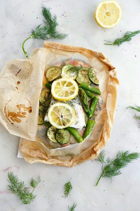 Cod en Papillote with Vegetables Lemon Cod, Shallot Butter, Parchment Paper Recipes, Papillote Recipes, Baked Cod Recipes, Cod Fish Recipes, Vegan Potato Salads, Plant Based Recipes Easy, Healthy Vegetable Recipes