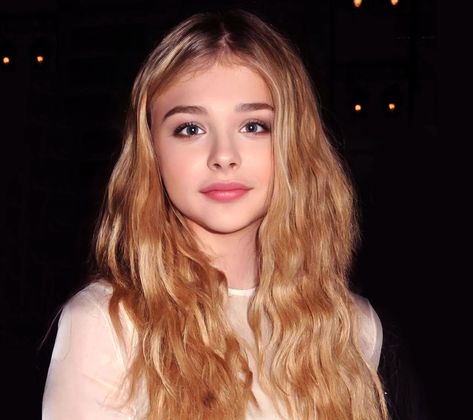 Chloë Grace Moretz Icons, Chloë Grace Moretz Beautiful, Chloe Grace Mortez Photoshoot, Chloe Grace Mortez Aesthetic, My Celebrity Look Alike, Chole Grace, Writing Aesthetics, Chloe Fashion, Chloe Grace Mortez