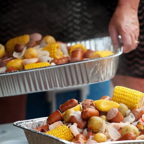 Dave's Low Country Boil | "Here's an excellent roll-up-your-sleeves-and-eat recipe to wow a crowd. A traditional party dish in the Low Country region of Georgia and South Carolina, this is the ultimate one-pot summer feast." #seafood #seafoodrecipes #seafooddishes #recipes Country Boil Recipe, Low Country Boil Recipe, How To Cook Kielbasa, Seafood Boils, Boil Recipes, Turkey Fryer, Southern Recipe, Country Boil, Low Country Boil