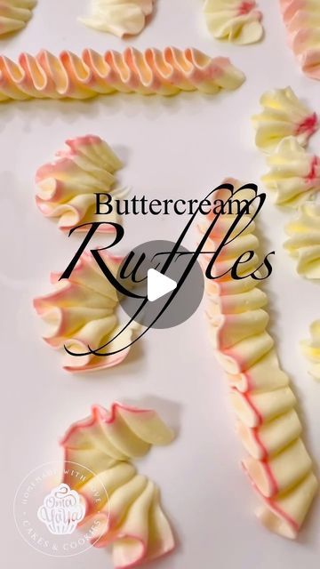 Ruffle Buttercream Tutorial, Buttercream Ruffles Tutorial, How To Do Ruffles On A Cake, Ruffle Piping Techniques, Piping Ruffles On A Cake, Ruffle Piping Tips, Buttercream Sculpting, Buttercream Cookie Decorating, Buttercream Ruffle Cake Tutorial