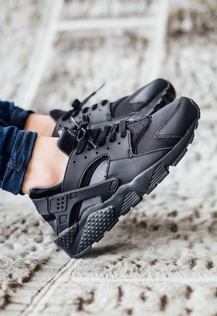 Huaraches Outfit, Huarache Nike, Black Huarache, Nike Free Runners, Huarache Run, Sneaker Sale, Adidas Nmd R1, Nike Free Shoes, Nike Air Huarache