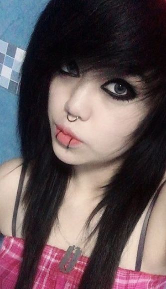 Emo Hair Clips, Scene Kid Makeup, Scene Girl Makeup, Scene Eye Makeup, Scene Makeup 2007, 2000s Emo Makeup, Emo Fashion 2000s, Emo Girl Makeup, Emo Scene Makeup