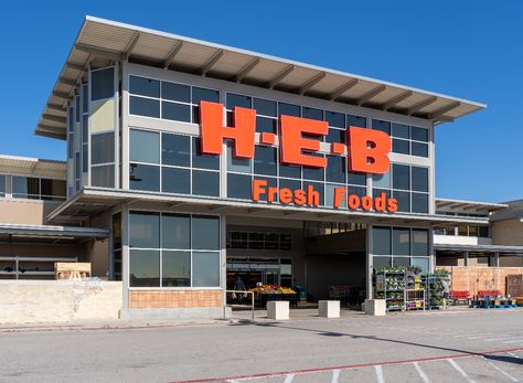 6 Best Things About H-E-B, Texas' Favorite Grocery Store Local Fast Food, Deli Counter, Fast Food Chains, Local Farm, Grocery Stores, Tasting Table, Mexican Style, Sports Teams, Everyday Food